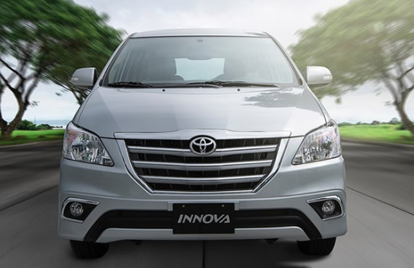 Dich-vu-cho-thue-xe-Innova-7-cho-co-lai-gia-re-tai-Ha-Noi