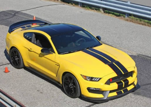 Ngam-nhin-Ford-Mustang-Shelby-GT350R-voi-dong-co-V8-sieu-manh